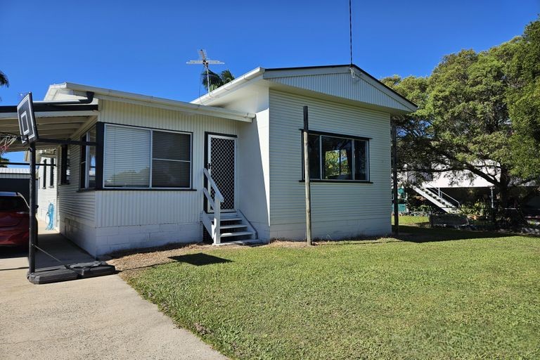 Modern Home with Big Shed  Minutes to Paget & CBD